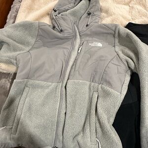 North face in light grey in women’s .